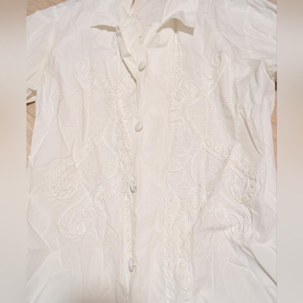 Holt Renfrew Embroidered Button-Down Shirt With Elegant Puffy Sleeves Size 6 - Picture 2 of 6